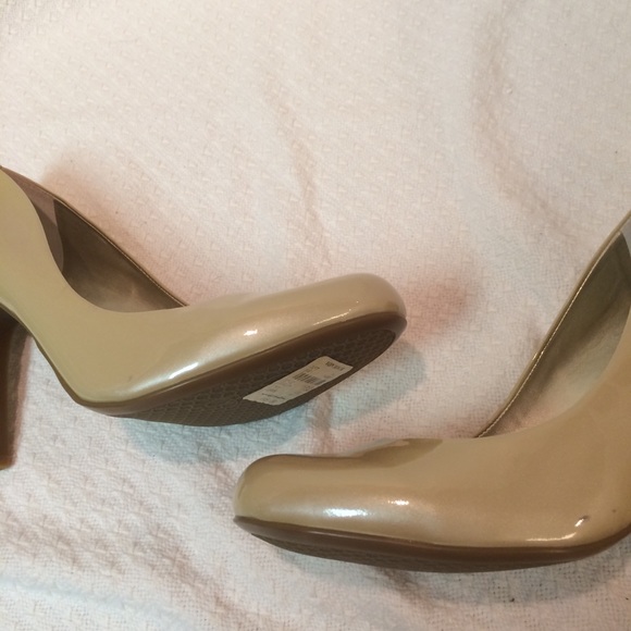 NWT Jessica Simpson Nude Heels - Picture 8 of 8